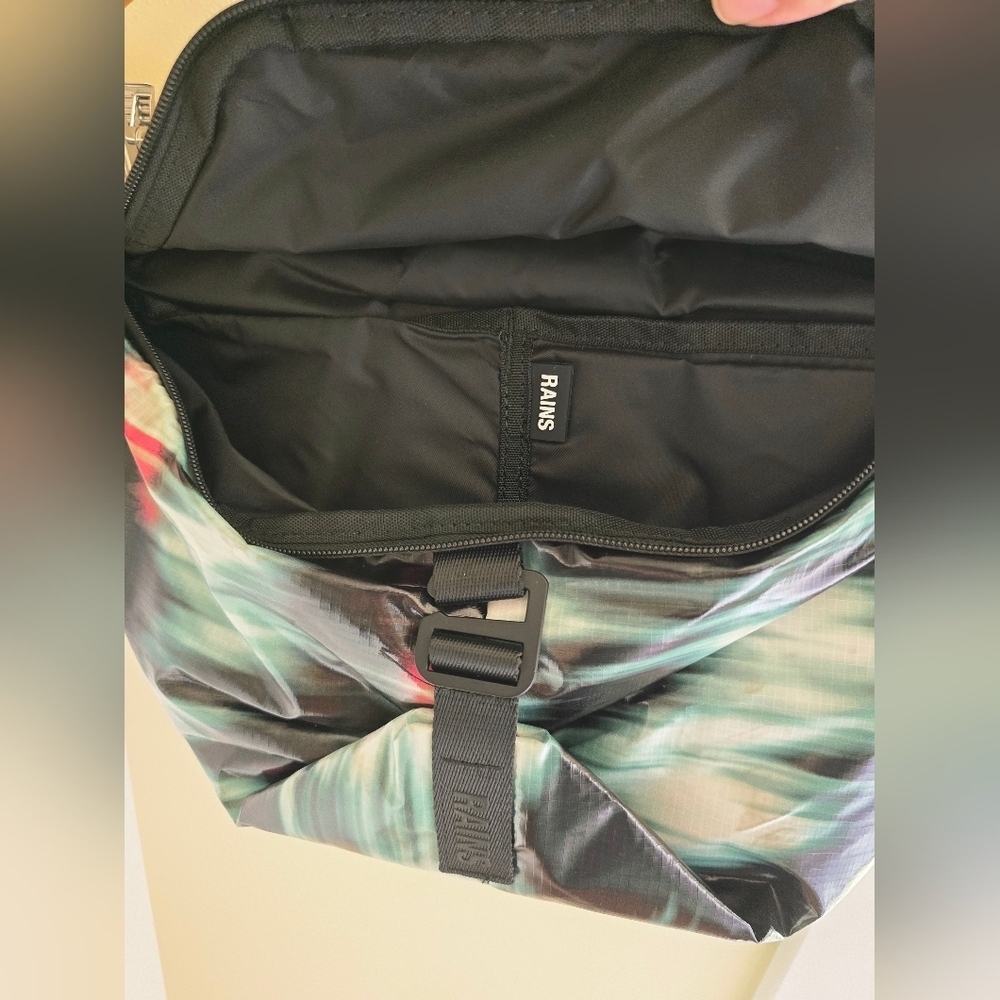 NWT! RAINS, UNISEX , Sibu Bum Bag Large, Blur, MSRP $135 - Picture 14 of 16